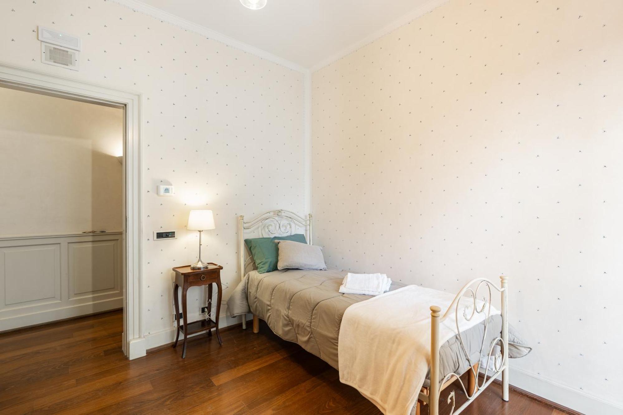 B&B Frida Suite Home Trani Bagian luar foto