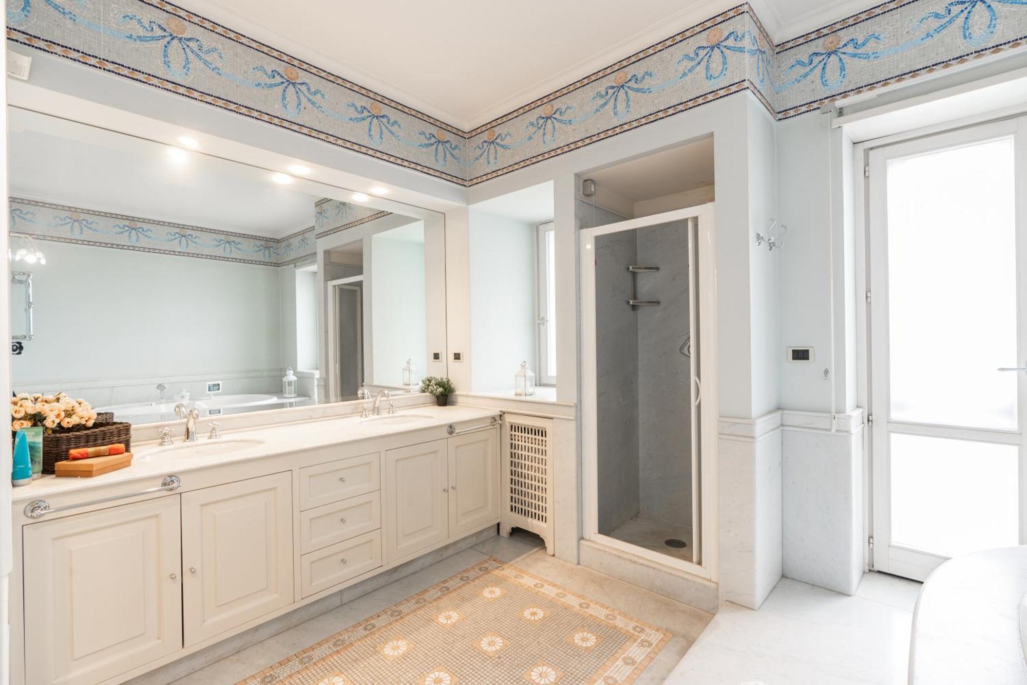 B&B Frida Suite Home Trani Bagian luar foto