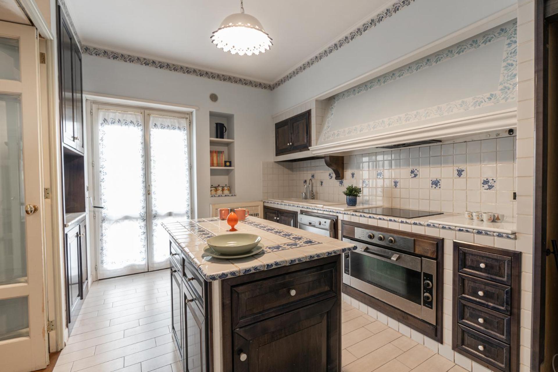 B&B Frida Suite Home Trani Bagian luar foto