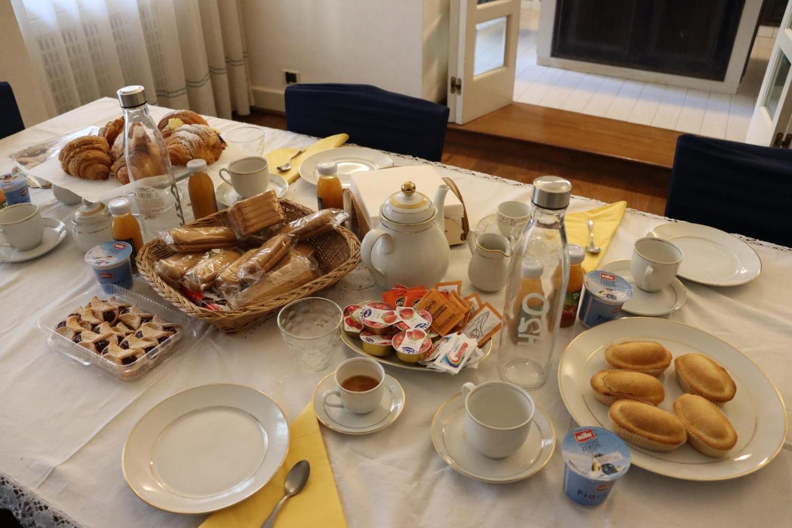 B&B Frida Suite Home Trani Bagian luar foto
